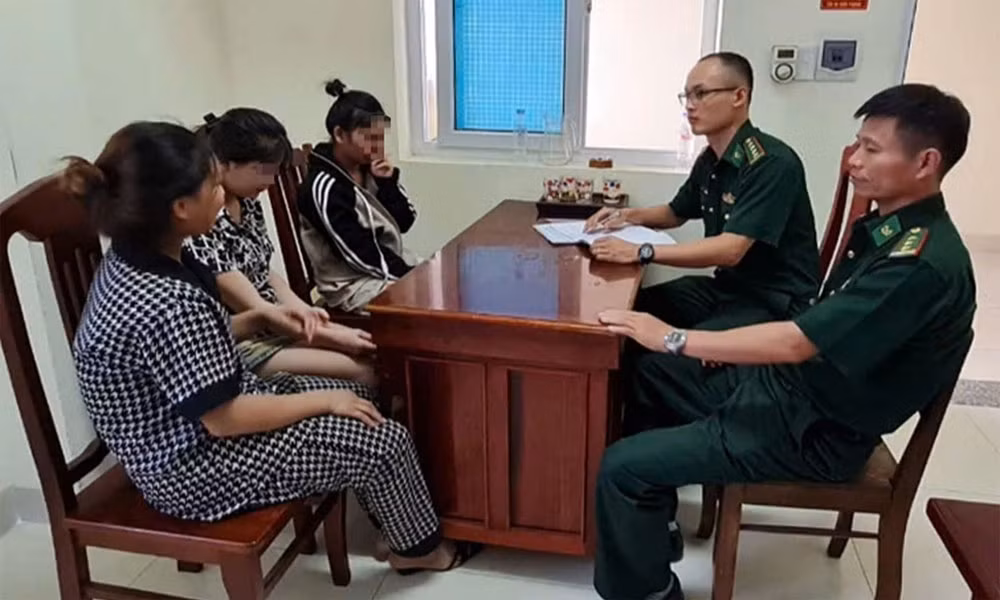 Tối 8/9, Đoàn Đặc nhiệm Phòng chống ma túy và tội phạm miền Trung (Cục Phòng, chống ma túy và tội phạm thuộc Bộ Tư lệnh Bộ đội biên phòng) giải cứu 4 nạn nhân dưới 16 tuổi bị bóc lột tình dục trong đường dây mua bán người dưới 16 tuổi từ tỉnh Kon Tum, Gia Lai đi các tỉnh Bình Định, Phú Yên.