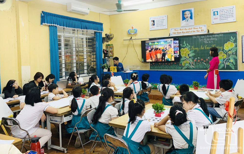 Bỏ đề xuất miễn học phí cho con giáo viên Bo de xuat mien hoc phi cho con giao vien