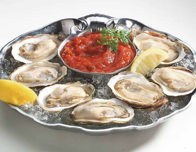 Chua day 30 phut, nguoi dan ong an het 180 con hau song