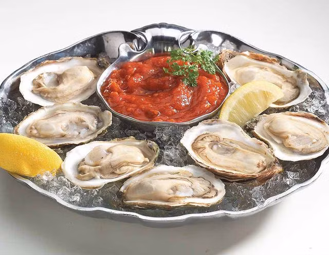 Chua day 30 phut, nguoi dan ong an het 180 con hau song