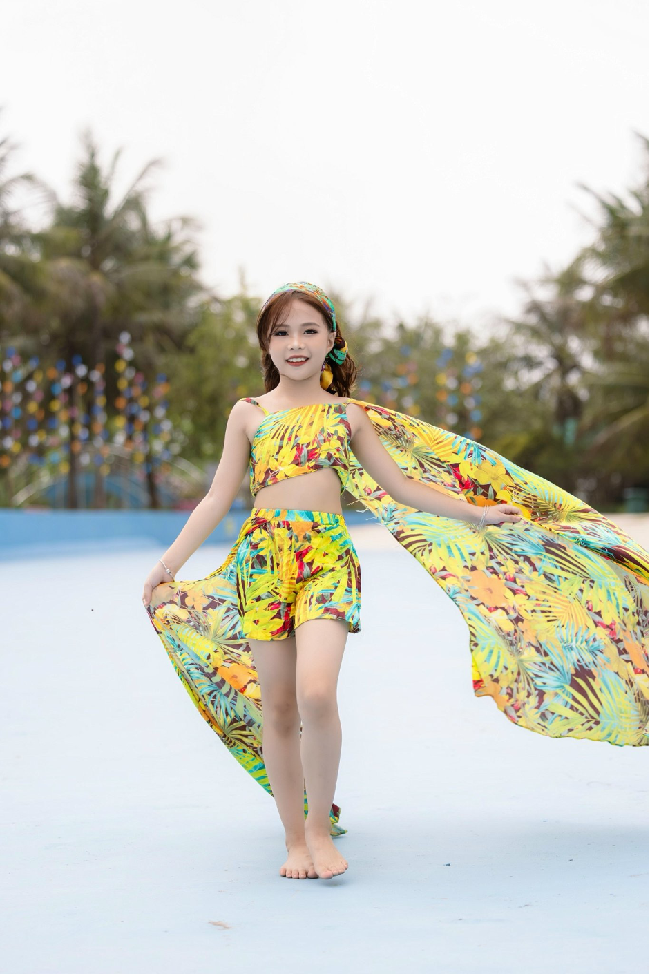 A quan 1 Sieu mau nhi toan nang Nguyen Pham Ha Linh tu tin dien firstface-Hinh-2