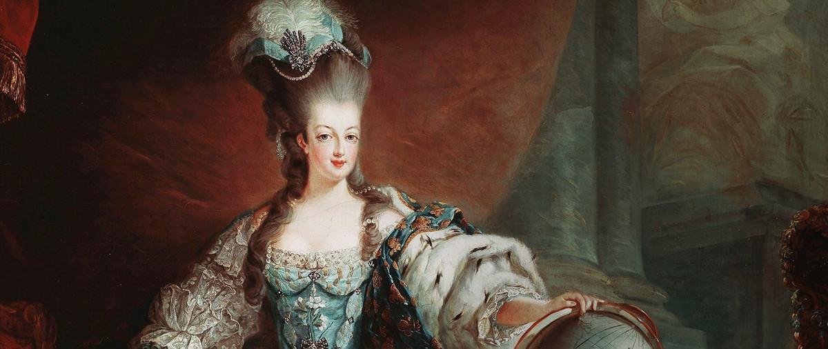 Hồng y Rohan nhẹ dạ cả tin đã giao sợi dây truyền cho La Motte mà không hay biết bản thân bị lừa. Khi có trong tay sợi dây truyền, nhóm của nữ quái La Motte đã tháo hết kim cương ra rồi đem bán ở London. Kế đến, chúng gắn kim cương giả vào.