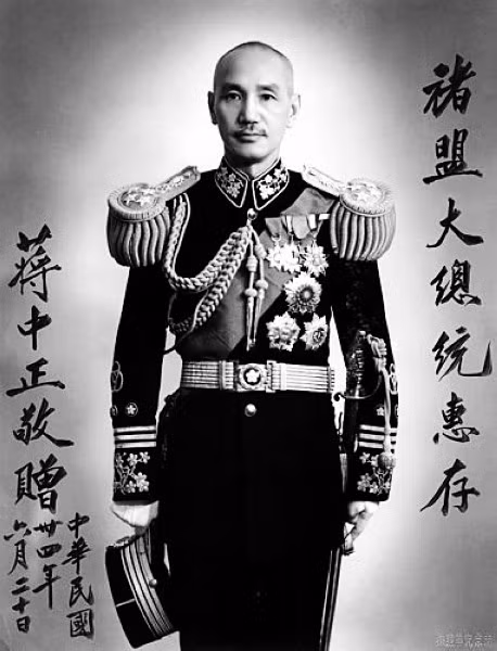 Ngày 1/12/1948, chính phủ Quốc Dân Đảng đã chia số lượng vàng đó thành 2 lần vận chuyển. Chuyến đầu tiên vận chuyển 2,6 triệu lượng vàng về Đài Loan. Ngày 20/1/1949, trước khi Tưởng Giới Thạch chính thức “về vườn” một hôm, chuyến thứ hai vận chuyển 0,9 triệu lượng vàng và một khối lượng lớn bạc, tất cả có 151 thùng, với danh nghĩa là “quân phí dự chi” được chuyển cho Hải Quân, vận chuyển từ Thượng Hải đến Hạ Môn và được cất giữ ở đảo Kulangsu. Đến tháng 8/1949, quân giải phóng đánh tan Phúc Châu, số vàng này mới được vận chuyển đến Sở Tài Vụ Đài Loan.