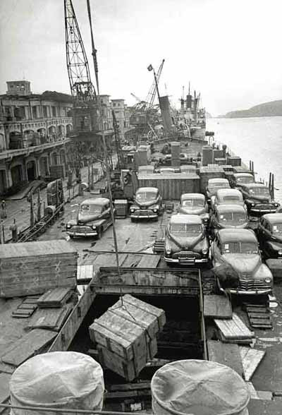 Tháng 2/1949, quân giải phóng áp sát Nam Kinh Phổ Khẩu. Dưới sức ép của Tưởng Giới Thạch, giám đốc Ngân hàng Trung ương Lưu Công Vân buộc phải đồng ý để Tưởng Giới Thạch tiếp tục vận chuyển vàng ra khỏi đại lục.