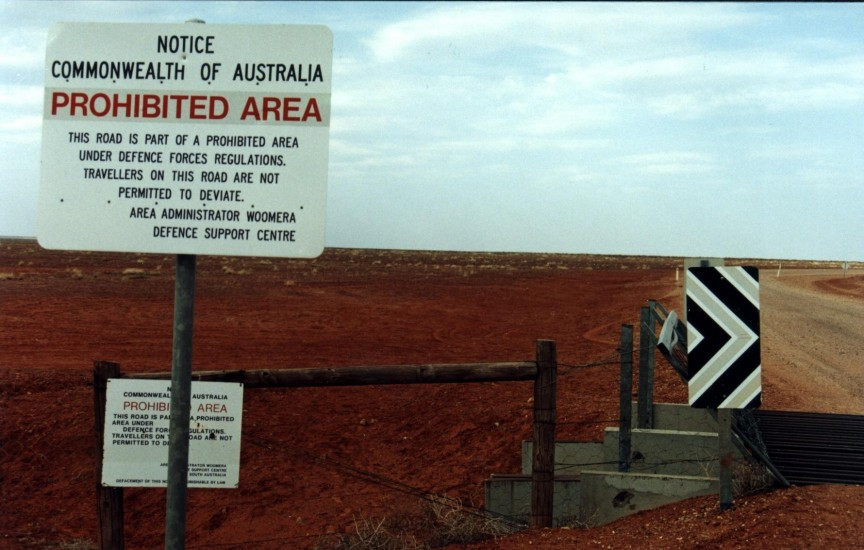Khu vực cấm Woomera từng là nơi thử nghiệm vũ khí của Không quân Hoàng gia Australia. Khu vực cấm địa này cấm dân thường lai vãng tới. Nơi đây từng là khu vực thử nghiệm hạt nhân, phóng thử tên lửa và thăm dò không gian của Anh.