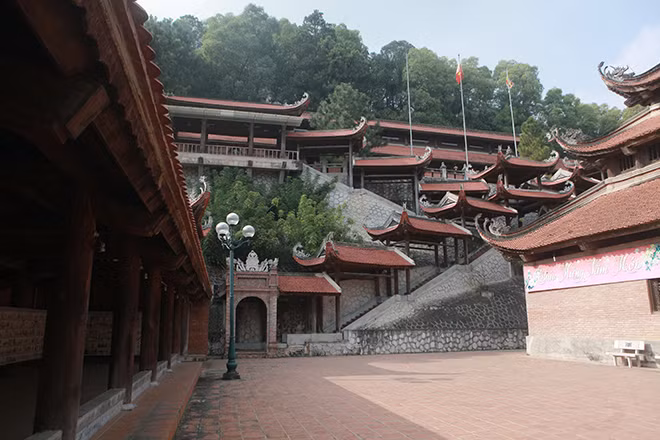 Kham pha chanh dien lam tu 600m3 go lim o Ha Noi-Hinh-10