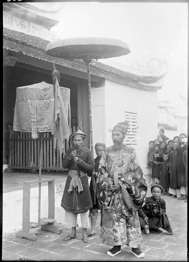 Tổng đốc Nam Định - Ninh Bình Cao Xuân Dục đến dự lễ ra mắt các tân khoa trúng tuyển kỳ thi Hương năm 1897.