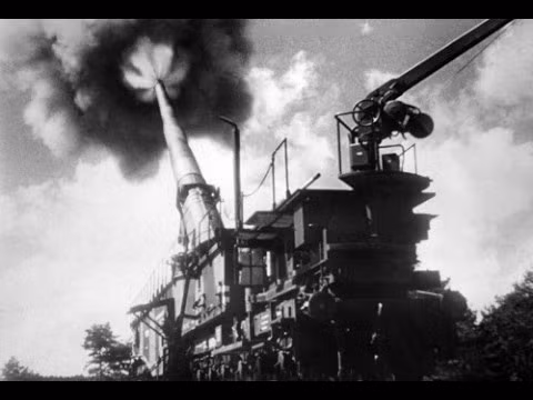 Do có kích thước và trọng lượng lớn như trên nên phải mất từ 30 - 45 phút thì siêu pháo Schwerer Gustav mới có thể bắn được 1 phát đạn. Mỗi ngày, khẩu pháo khổng lồ này chỉ bắn được khoảng 14 viên đạn