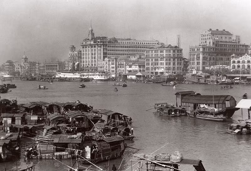 Diện mạo Quảng Châu Trung Quốc thời kỳ Dân Quốc. Cũng như những thành phố lớn khác ở Trung Quốc, Quảng Châu giai đoạn này đã mang dáng dấp hiện đại, tấp nập hơn xưa.