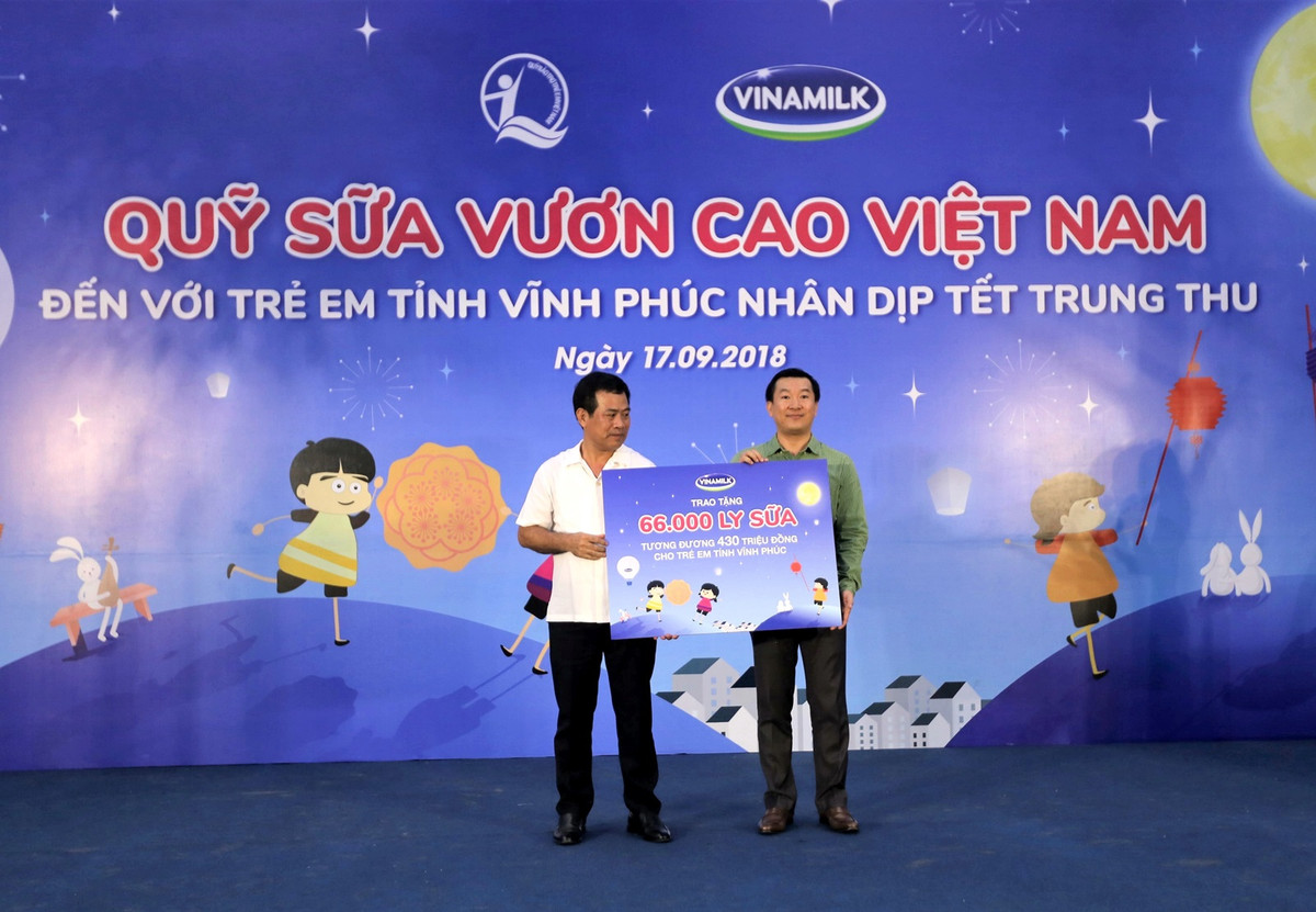 Vinamilk dem niem vui ngay tet trung thu den cho tre em tinh Vinh Phuc-Hinh-5