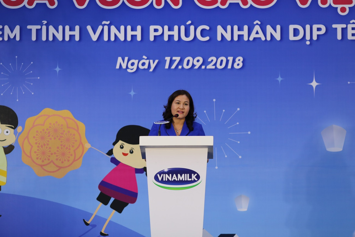 Vinamilk dem niem vui ngay tet trung thu den cho tre em tinh Vinh Phuc-Hinh-3