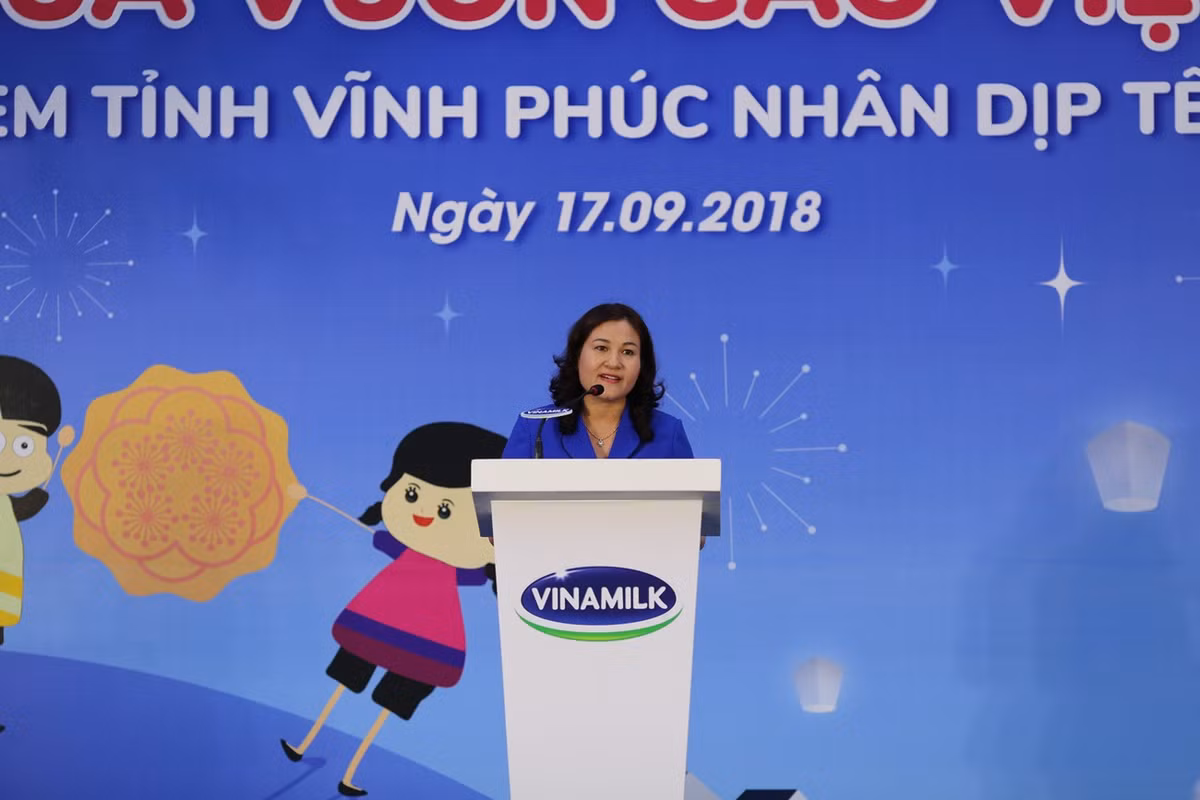 Vinamilk dem niem vui ngay tet trung thu den cho tre em tinh Vinh Phuc-Hinh-3