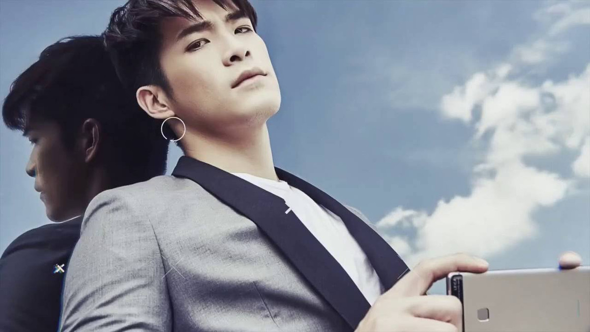 Alek trong một dự án quảng cáo.