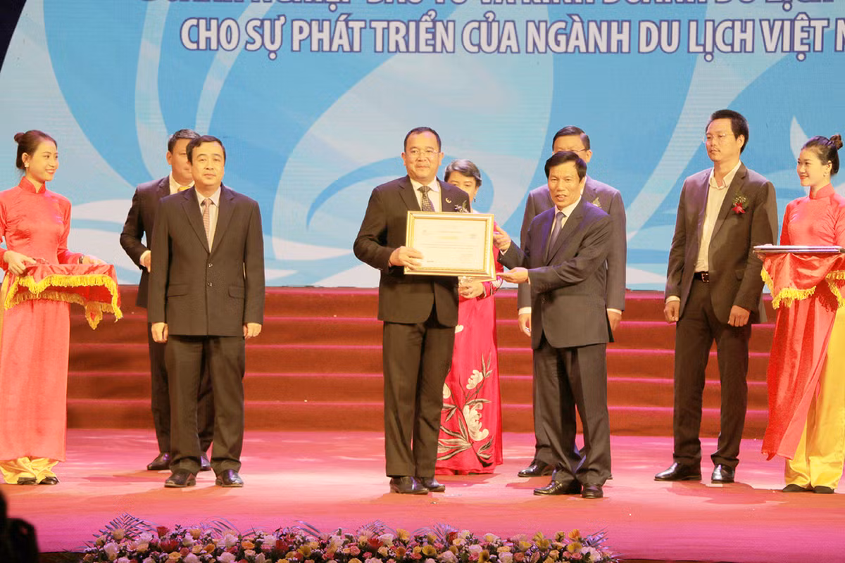 Tap doan KS Muong Thanh gianh giai thuong “DN co nhieu dong gop nhat cho nganh du lich VN“-Hinh-3
