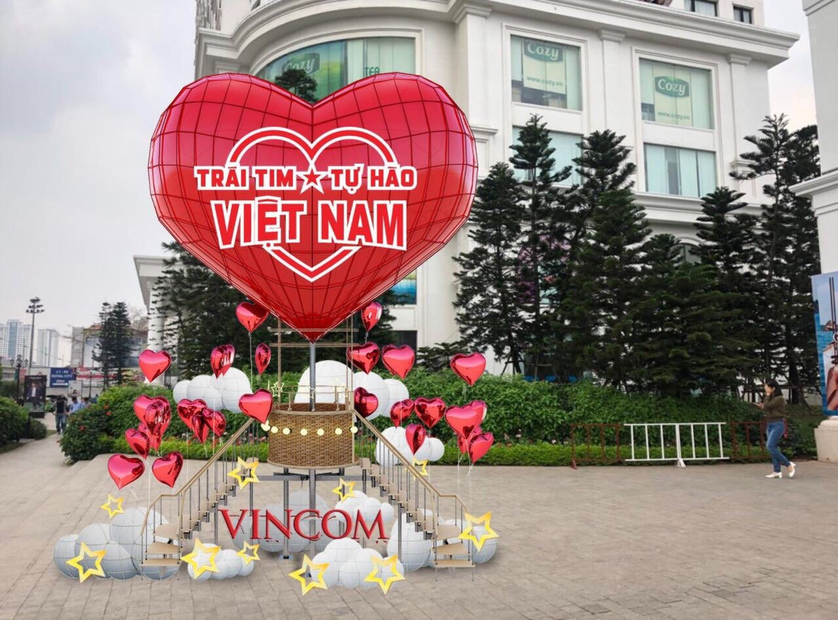 Biểu tượng khinh khí cầu cao 10m tại Vincom Mega Mall Royal City hứa hẹn là điểm checkin hấp dẫn.
