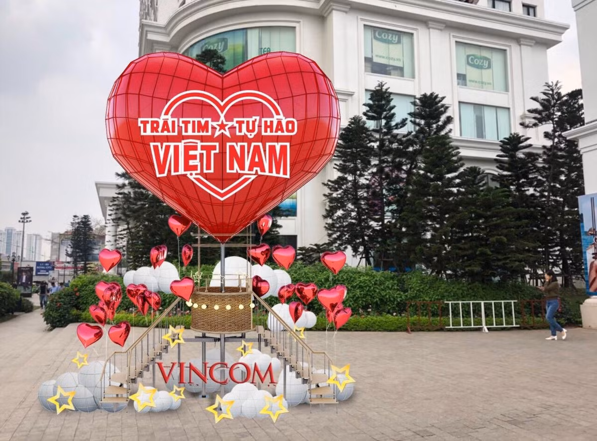 Biểu tượng khinh khí cầu cao 10m tại Vincom Mega Mall Royal City hứa hẹn là điểm checkin hấp dẫn.