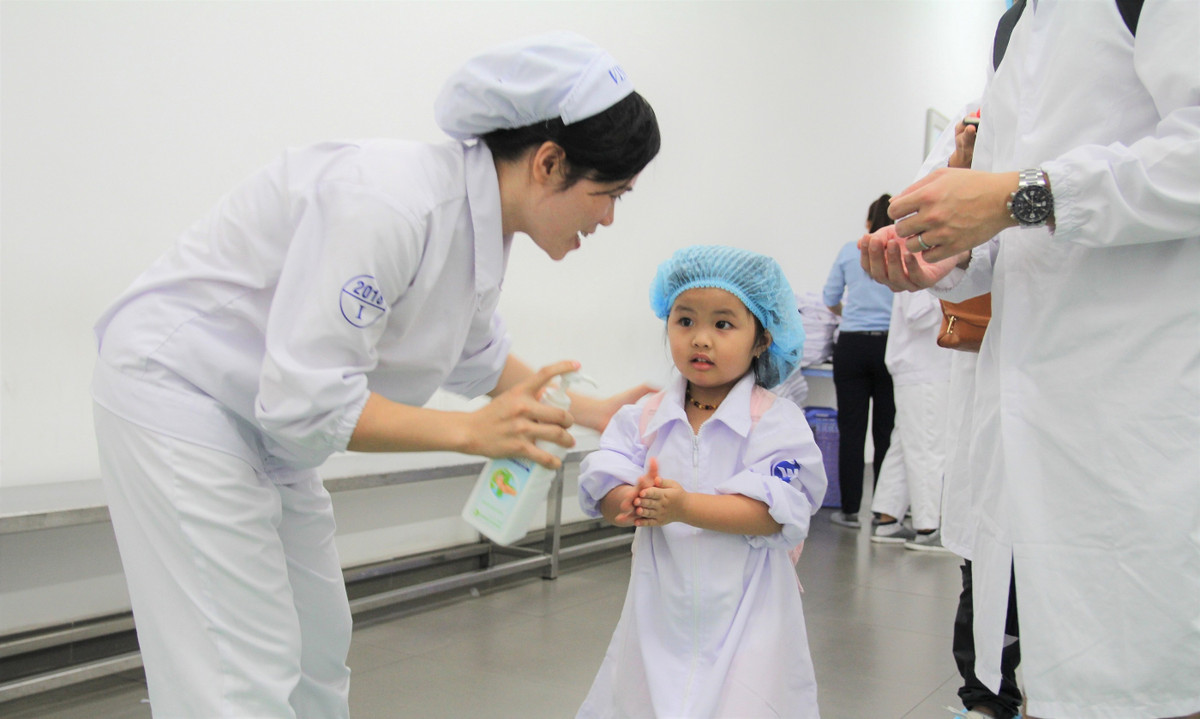 Cung con kham pha sieu nha may sua cua Vinamilk-Hinh-2