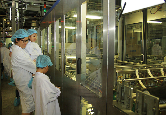 Cung con kham pha sieu nha may sua cua Vinamilk-Hinh-5