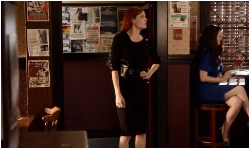 Victoria xuất hiện với vẻ lạnh lùng và tức giận.