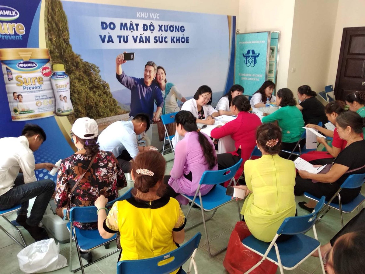 Vinamilk Sure Prevent cham soc suc khoe 150 nguoi cao tuoi-Hinh-4