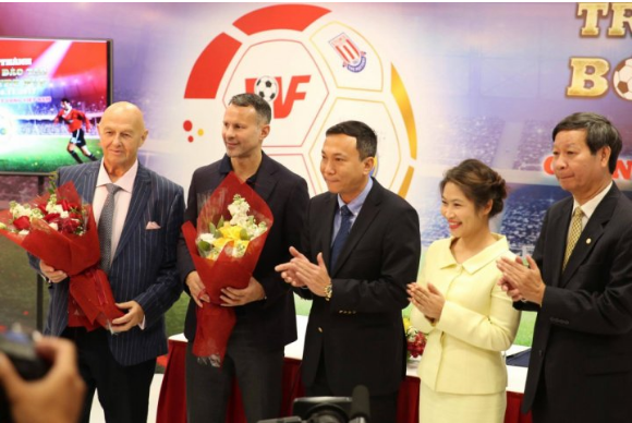 Danh thủ Ryan Giggs được ông Phạm Nhật Vượng mời làm Giám đốc Trung tâm đào tạo bóng đá trẻ PVF.