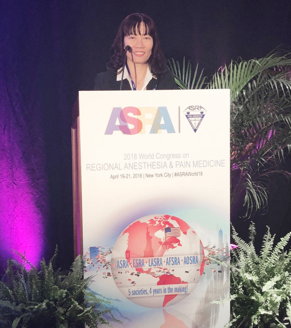 Bác sĩ Hồ Thị Xuân Nga báo cáo các ca mổ tim hở đầu tiên không dùng morphin giảm đau tại Hội nghị gây mê giảm đau thế giới lần 43 tại New York (Mỹ) cuối tháng 4 vừa qua.