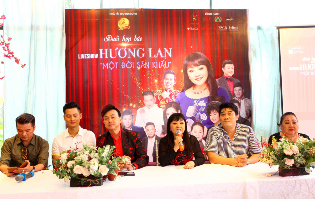 Huong Lan lam liveshow dau tien sau hon nua the ky mang nghiep cam ca-Hinh-2