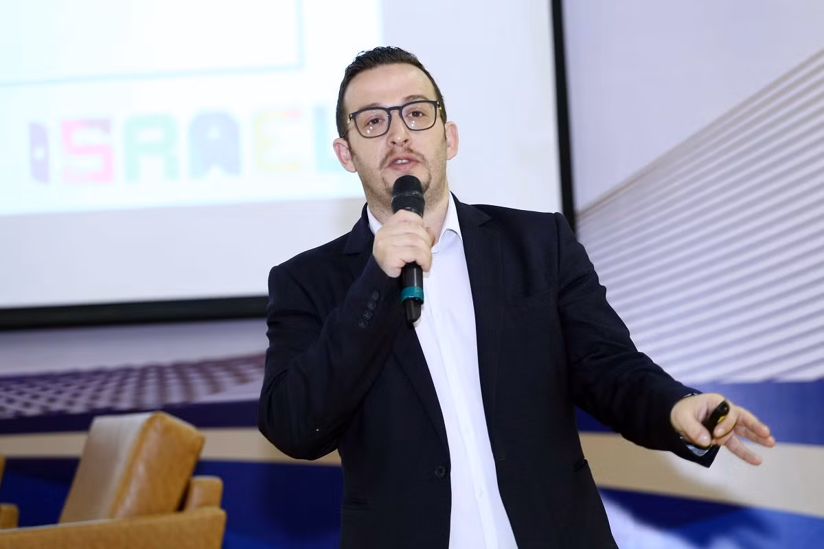 Ông Doron Lebovich - Phó Đại sứ Israel tại Việt Nam chia sẻ với Phụ huynh Vinschool về kinh nghiệm của người Do Thái trong việc dạy con về tư duy tài chính từ nhỏ.