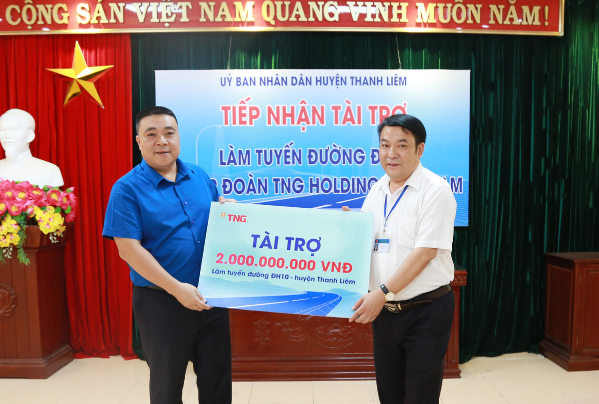 TNG Holdings Viet Nam tai tro lam duong nong thon tai Ha Nam