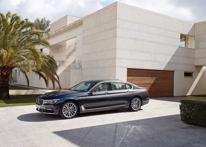 Xe sang BMW 7 Series sap tro lai Viet Nam-Hinh-2