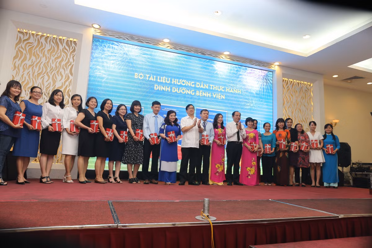 Ra mat tai lieu “Huong dan quy trinh thuc hien cong tac dinh duong tiet che”-Hinh-6