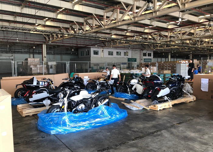 BMW R nineT Spezial va K1600 Grand America bat ngo xuat hien tai Tan Son Nhat