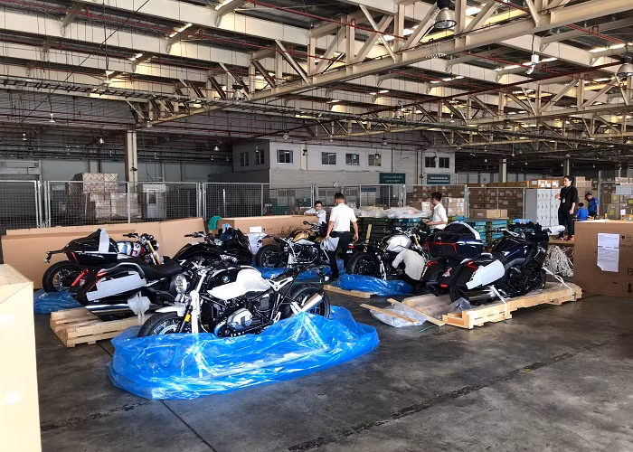 BMW R nineT Spezial va K1600 Grand America bat ngo xuat hien tai Tan Son Nhat