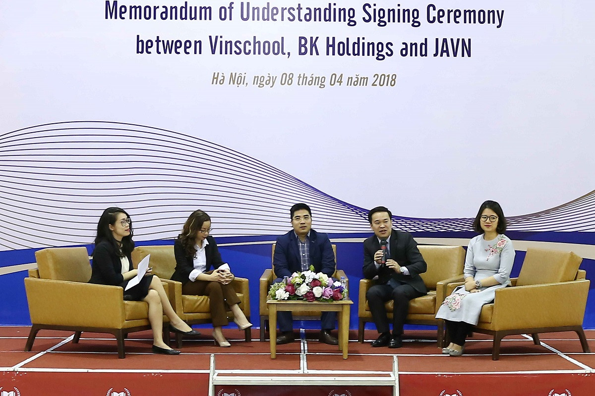 Sau lễ ký kết, Vinschool tổ chức buổi tọa đàm chia sẻ kiến thức về Quản lý tài chính cá nhân dành cho Phụ huynh học sinh.