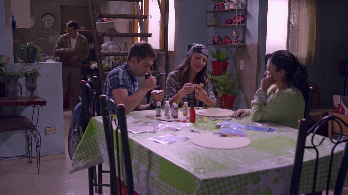 Gia đình Belky và Manuel chuẩn bị cho lễ rửa tội.