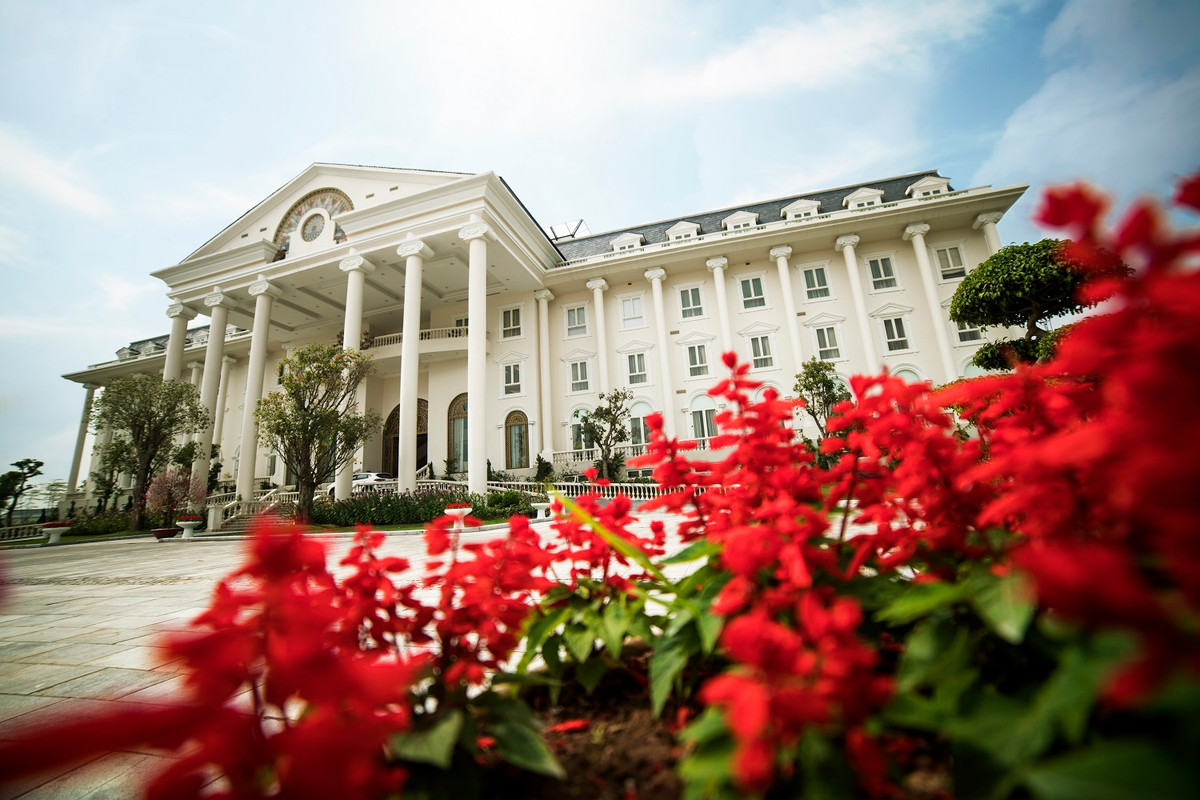 Tại FLC Luxury Resort Vinh Phuc, du khách vừa có thể tận hưởng những tiện ích 5 sao hiện đại, sang trọng, vừa có thể tìm lại sự bình yên, thư thái giữa khung cảnh thiên nhiên tươi đẹp.