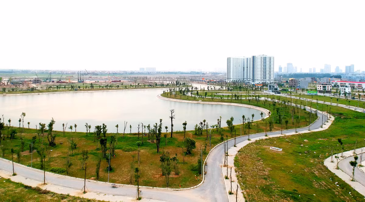 Những cung đường mềm mại uốn cong tạo nên bức tranh sơn thủy hữu tình.