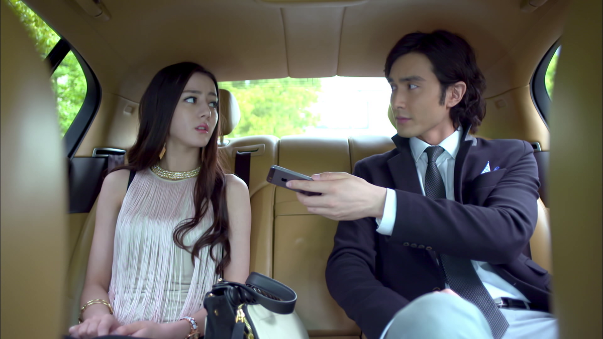 Phân cảnh hiếm hoi của Cao Vỹ Quang và Địch Lệ Nhiệt Ba trong “Cung bậc tình yêu”.