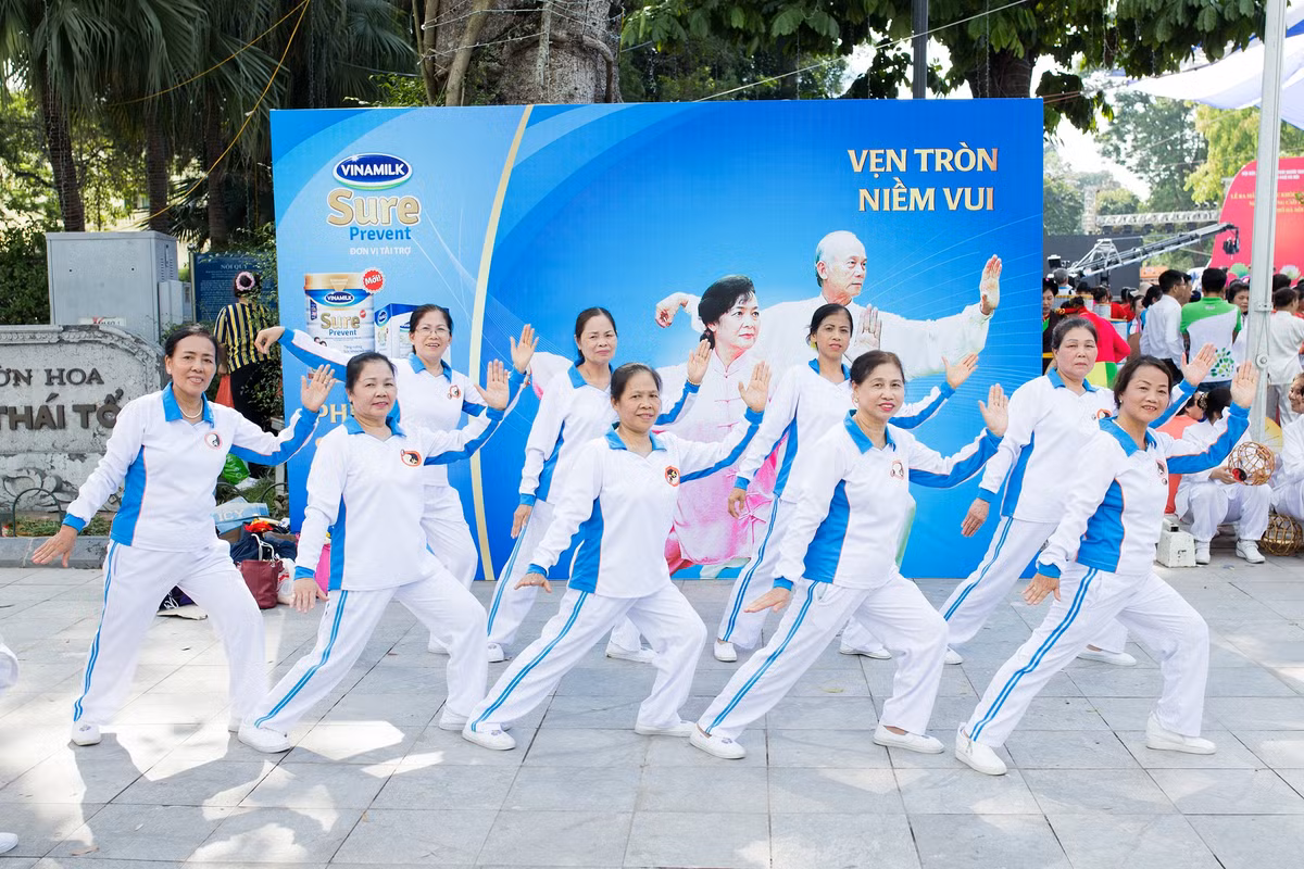 Vinamilk SurePrevent dong hanh cung phong trao suc khoe nguoi cao tuoi Ha Noi-Hinh-5