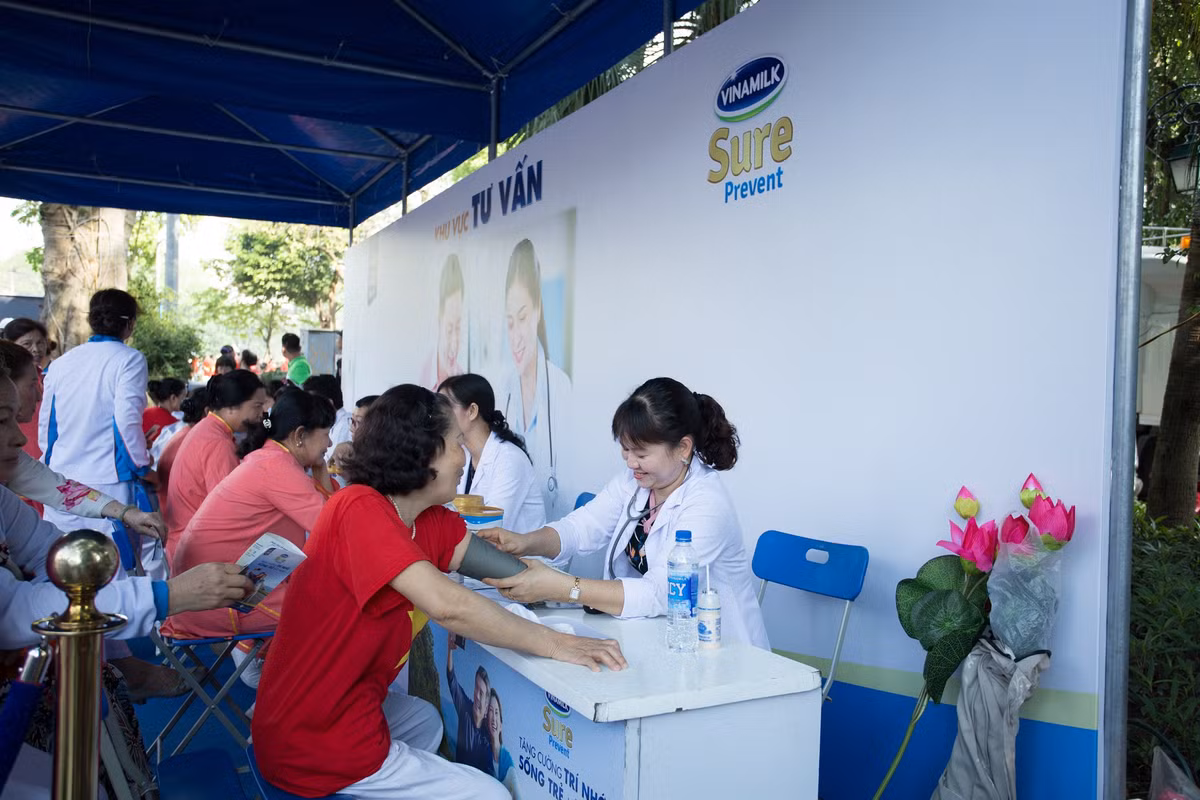 Vinamilk SurePrevent dong hanh cung phong trao suc khoe nguoi cao tuoi Ha Noi-Hinh-4
