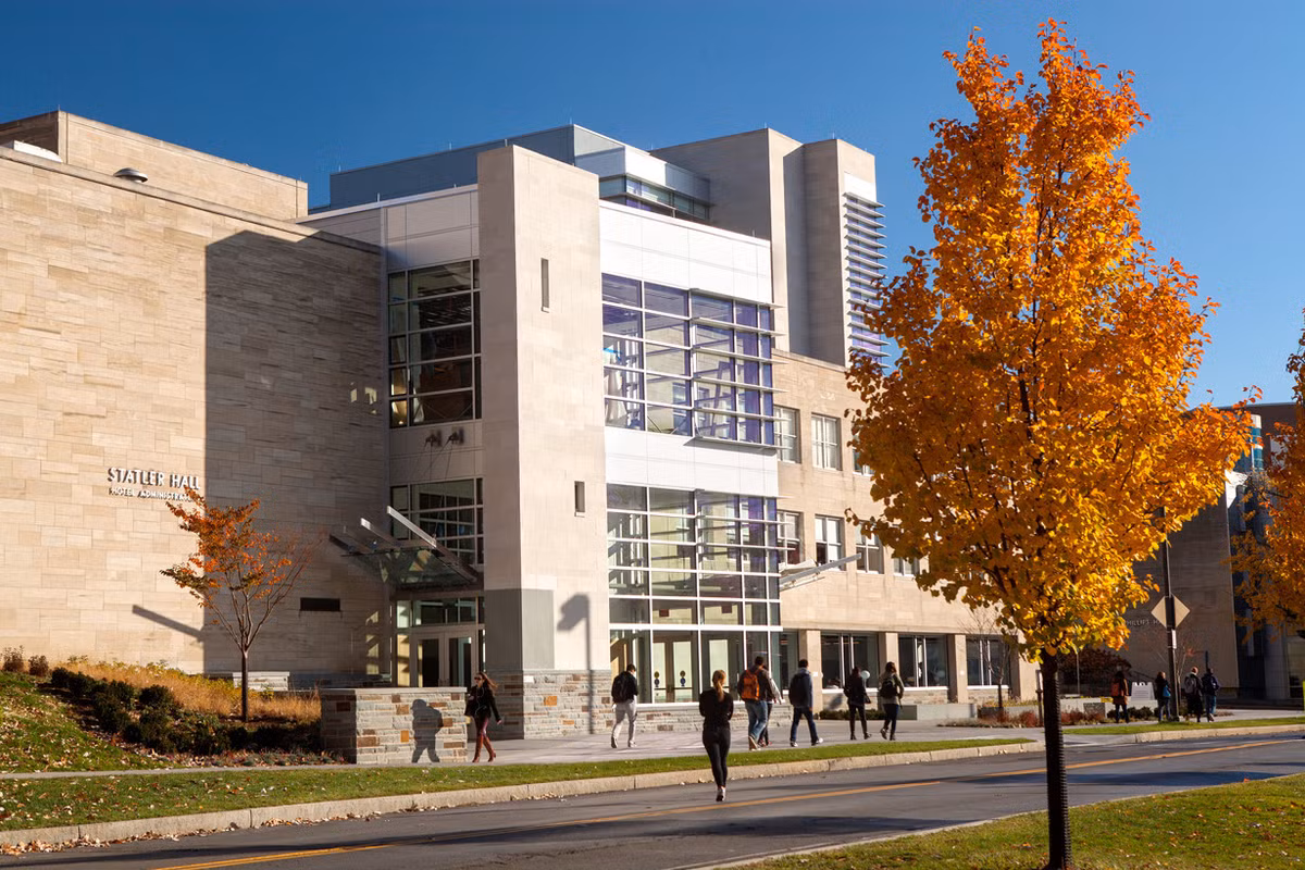 Vingroup hop tac chien luoc voi dai hoc Cornell va Pennsylvania