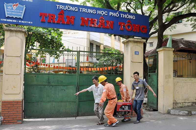 Bố trí máy phát điện dự phòng tại các hội đồng thi - Ảnh: Hoa Việt Cường