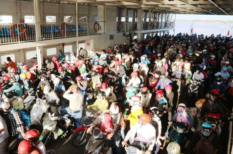 Ngay cuoi nghi le: Dan tinh un un keo ve TP HCM-Hinh-8