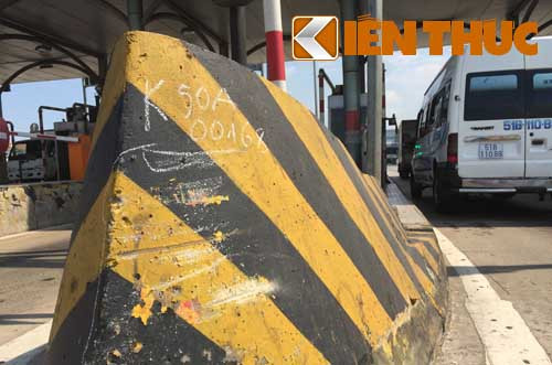 Hy huu: Ca gan trom xe hop cong vu cua CSGT o Sai Gon-Hinh-4