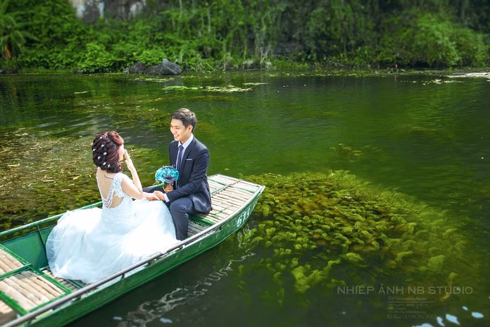 Nhiếp ảnh gia Nguyễn Phan Trang đã dành rất nhiều đam mê để tìm ra những góc chụp đẹp nhất. Đầm Vân Long ở Tràng An nổi tiếng bởi vẻ đẹp hoang sơ, trữ tình.