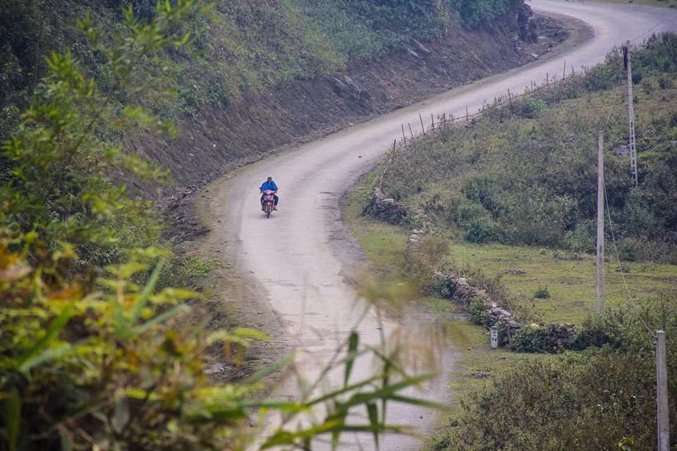 Những con đường ở đây thường uốn lượn theo những triền đồi. Ảnh: Facebook Nguyen Dai.