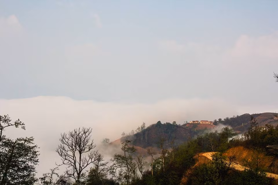 Cứ đến mùa thu, thiên nhiên nơi đây lại đẹp đến nao lòng. Ảnh: Facebook Nguyen Dai.