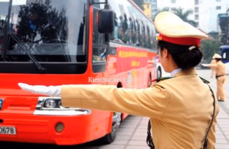 Trung úy CSGT Hoa trong một lần làm nhiệm vụ.