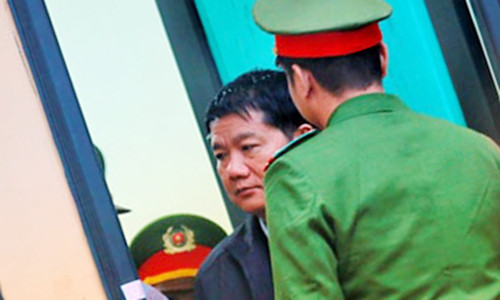 Luật sư cho rằng, những thiếu sót trong hợp đồng EPC số 33 không thuộc trách nhiệm của bị cáo Đinh La Thăng vì bị cáo chỉ là lãnh đạo đề ra chủ trương, thay mặt HĐTV ban hành nghị quyết chứ không phải người thực hiện.