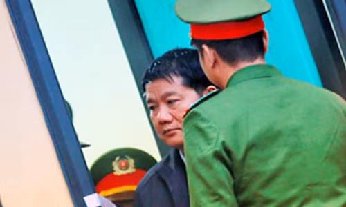 Luật sư cho rằng, những thiếu sót trong hợp đồng EPC số 33 không thuộc trách nhiệm của bị cáo Đinh La Thăng vì bị cáo chỉ là lãnh đạo đề ra chủ trương, thay mặt HĐTV ban hành nghị quyết chứ không phải người thực hiện.